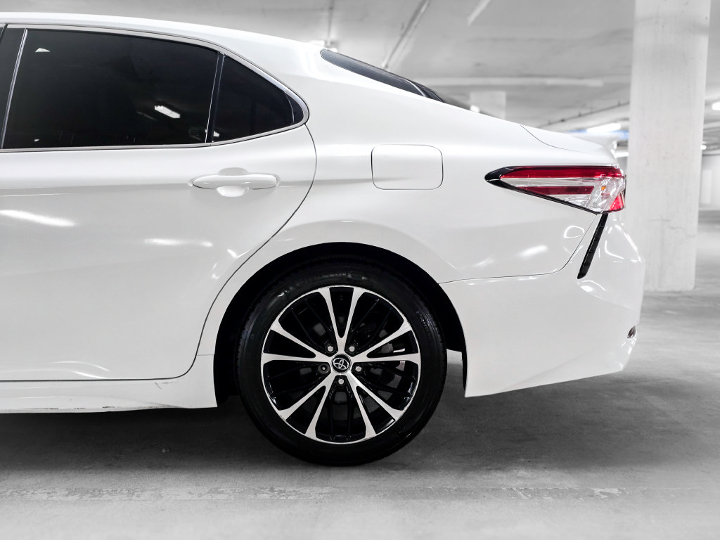 Used 2020 Toyota Camry SE FWD image 16