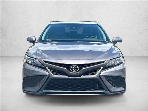 Used 2021 Toyota Camry SE FWD image 3