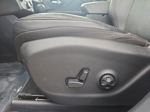 Used 2020 Jeep Cherokee Trailhawk image 32