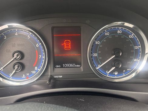 Used 2018 Toyota Corolla LE FWD image 13