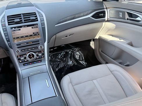 Used 2017 Lincoln MKZ Reserve FWD image 43