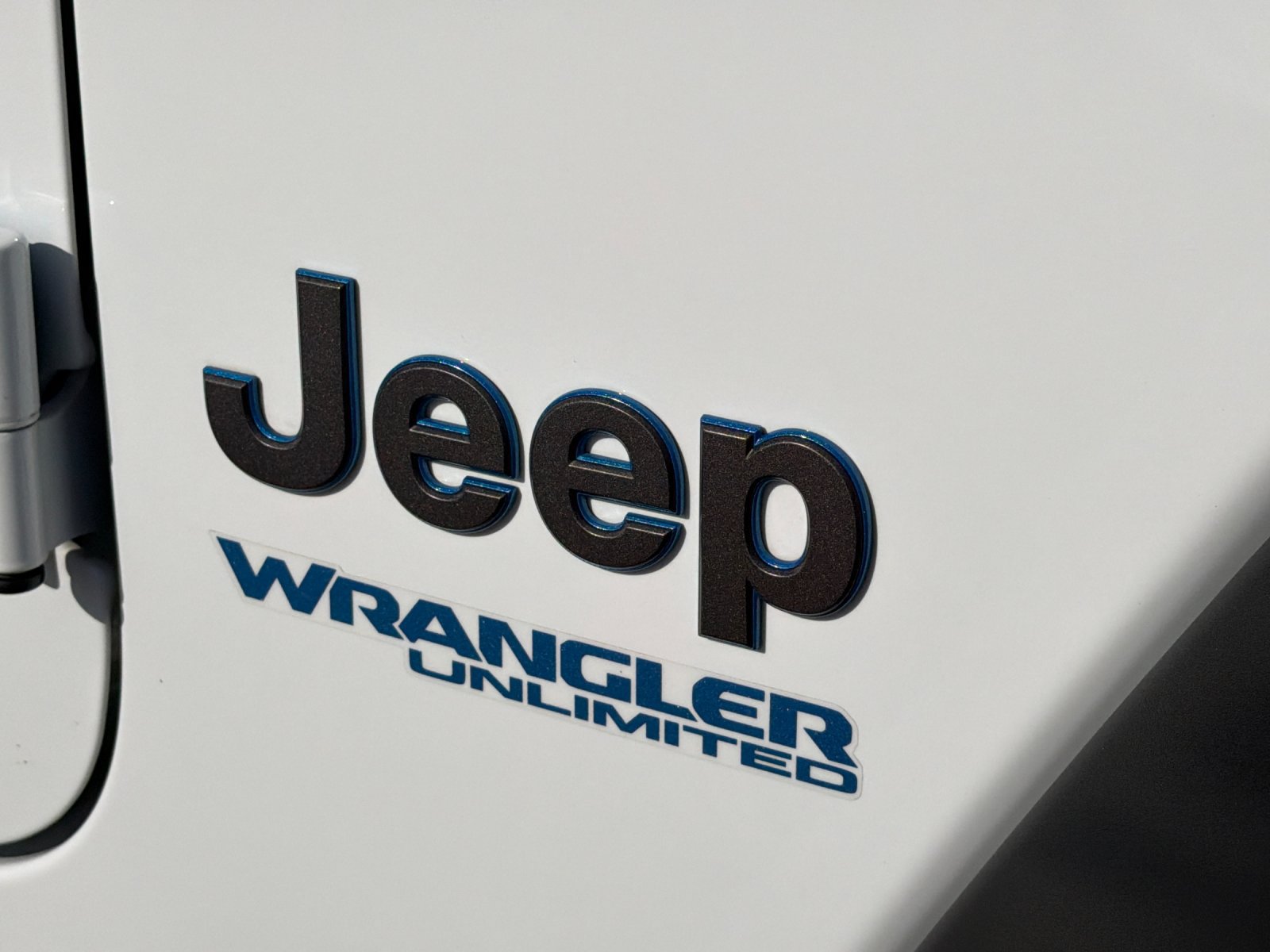 Used 2022 Jeep Wrangler Unlimited Rubicon 4xe w/ Cold Weather Group AWD/4WD image 40