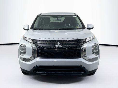Used 2023 Mitsubishi Outlander ES image 2