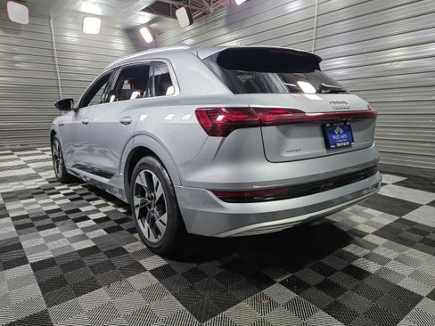 Used 2022 Audi e-tron Premium Plus image 7