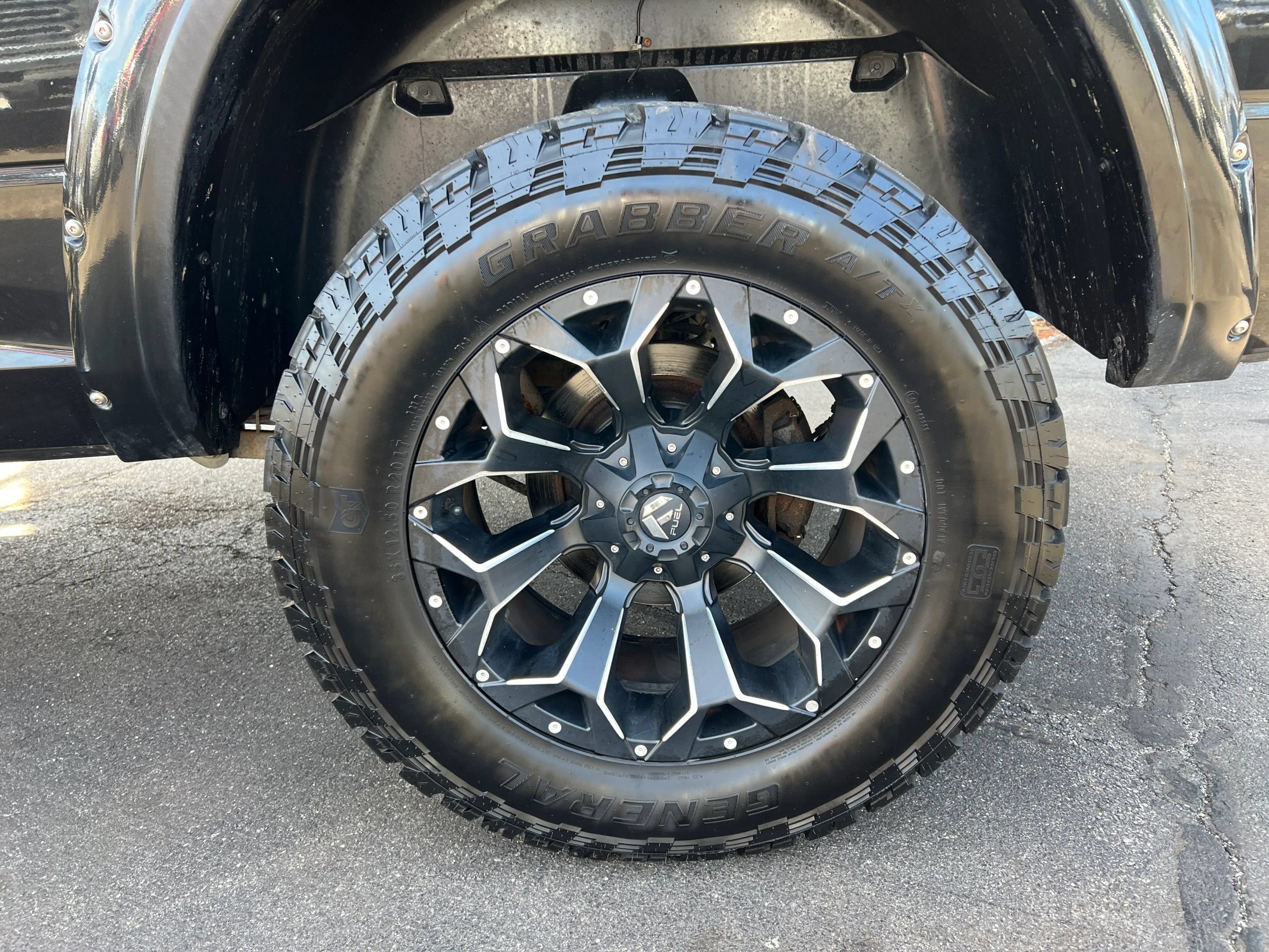Used 2017 RAM 1500 Classic SLT AWD/4WD image 17