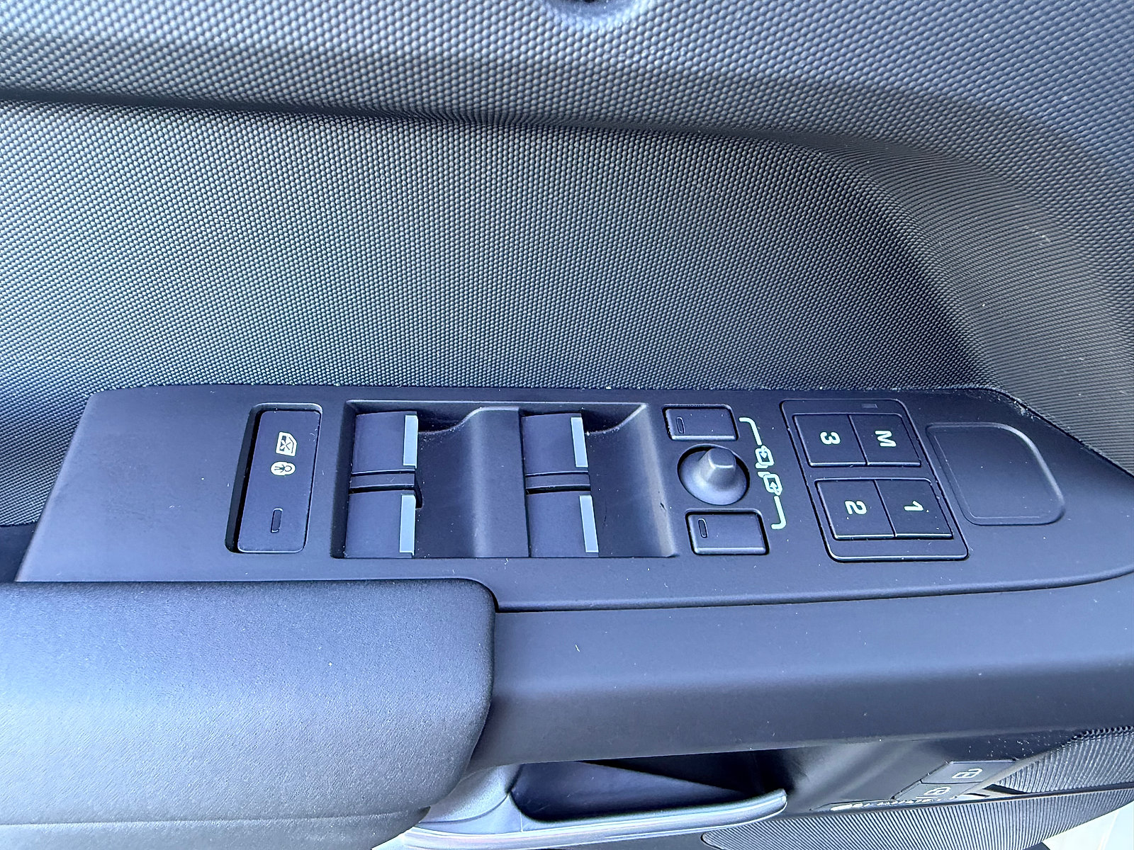 Used 2025 Land Rover Defender 110 S AWD/4WD image 26
