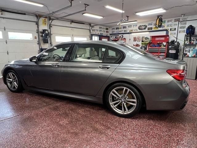 Used 2019 BMW 750i xDrive w/ Executive Package AWD/4WD image 2