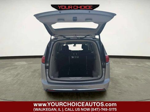 Used 2018 Chrysler Pacifica Touring-L FWD image 15