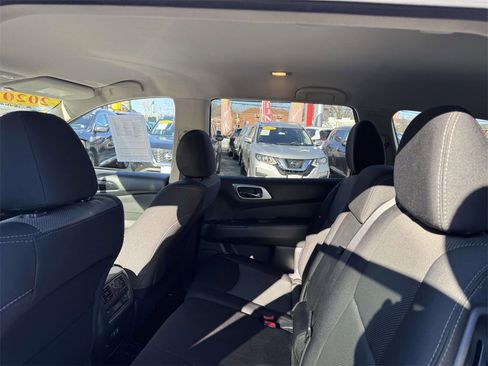 Used 2020 Nissan Pathfinder S image 12