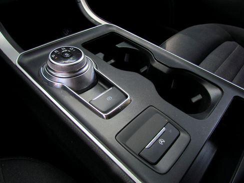 Used 2021 Ford Edge SE image 35