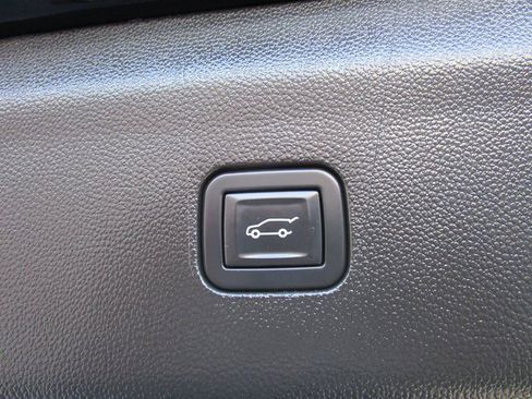 Certified 2023 Buick Enclave Essence w/ Experience Buick Package image 23