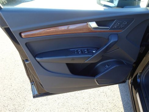 Used 2022 Audi Q5 2.0T Premium w/ Convenience Package image 7