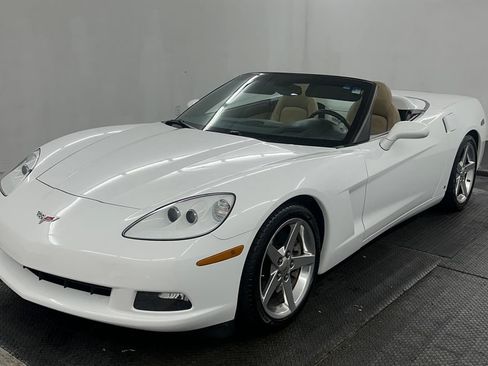Used 2006 Chevrolet Corvette Convertible w/ Preferred Equipment Group RWD image 34