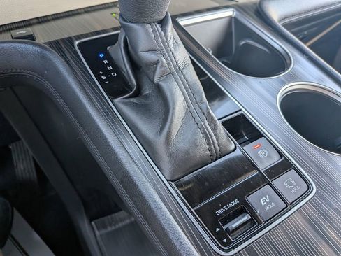 Used 2022 Toyota Sienna Limited image 18