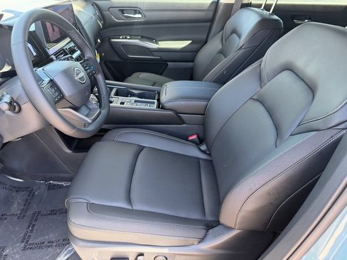 New 2026 Nissan Pathfinder SL FWD image 17