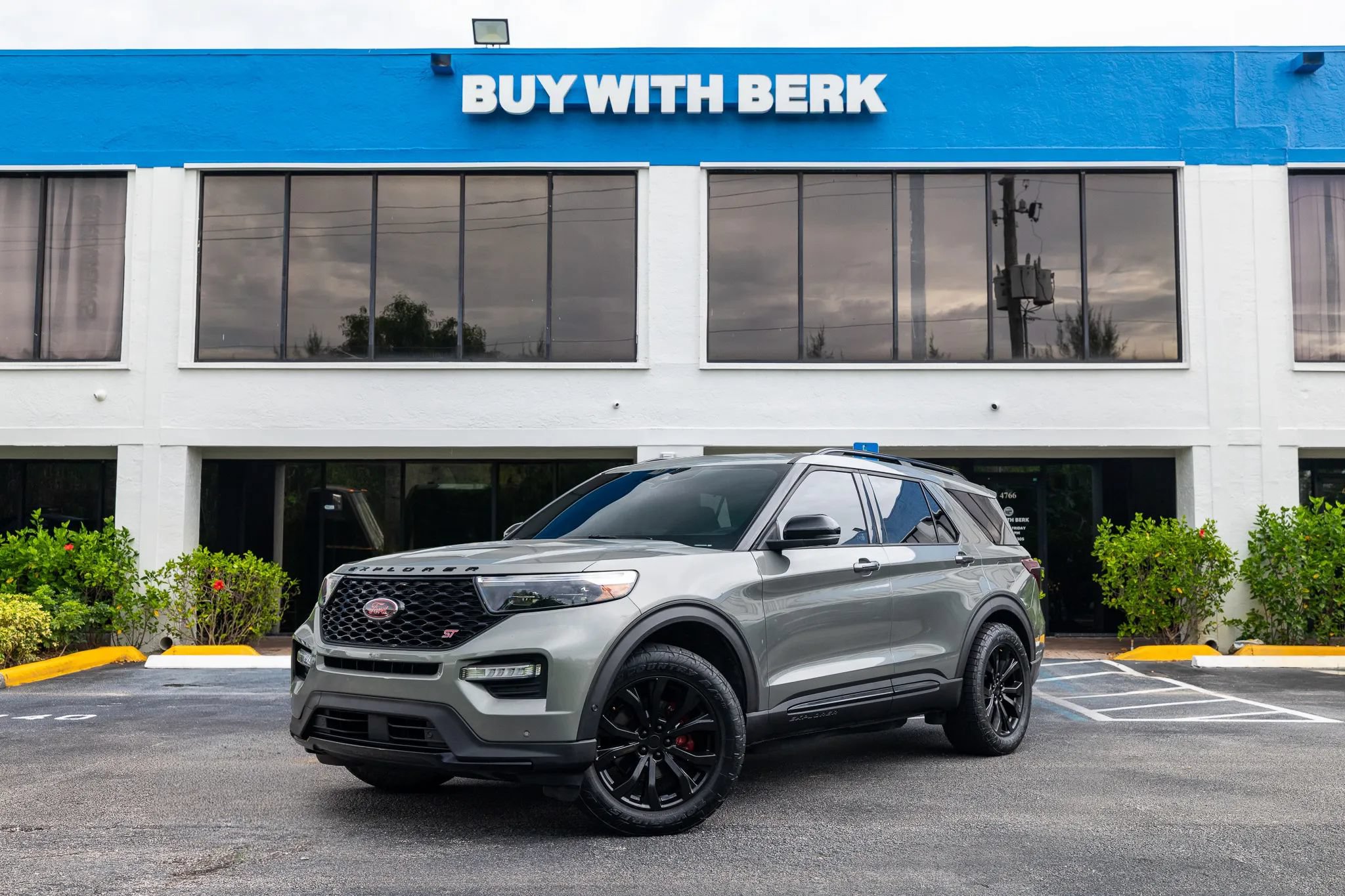 Used 2020 Ford Explorer ST w/ Premium Technology Package AWD/4WD image 1