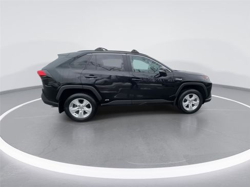 Used 2020 Toyota RAV4 XLE image 9