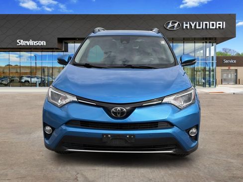 Used 2018 Toyota RAV4 XLE AWD/4WD image 2