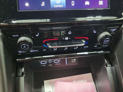 New 2025 Jeep Grand Cherokee L Altitude image 18