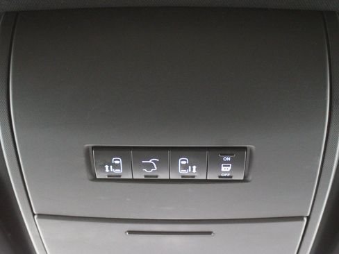 Used 2016 Dodge Grand Caravan SXT FWD image 21