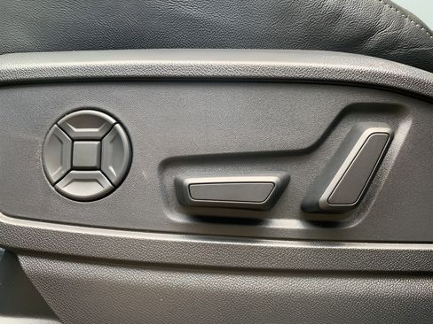 Used 2025 Audi Q5 Premium AWD/4WD image 16