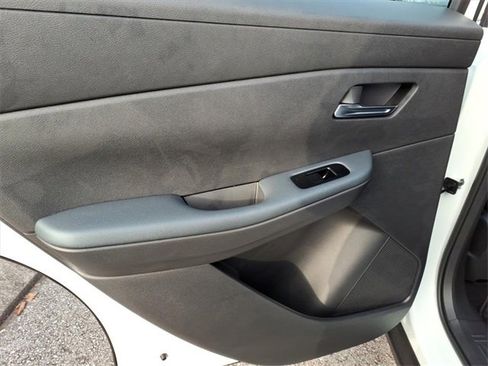 New 2026 Nissan Leaf image 8