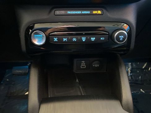 Used 2024 Ford Escape Platinum image 9