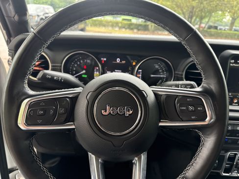 Used 2022 Jeep Wrangler Unlimited Sahara w/ Cold Weather Group AWD/4WD image 25