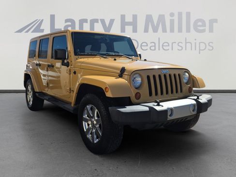 Used 2013 Jeep Wrangler Unlimited Sahara w/ Connectivity Group image 7
