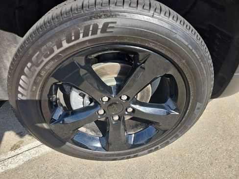 Certified 2024 Jeep Grand Cherokee Altitude AWD/4WD image 2
