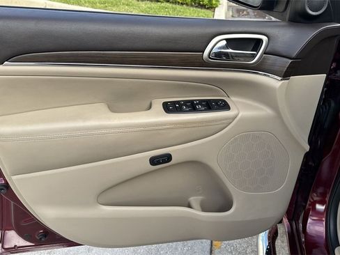 Used 2017 Jeep Grand Cherokee Overland image 40