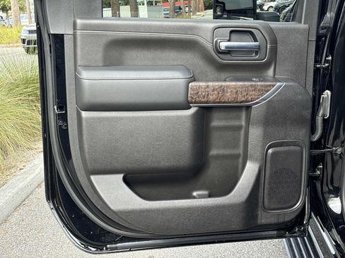 Used 2023 GMC Sierra 2500 Denali w/ Denali Ultimate Package image 11