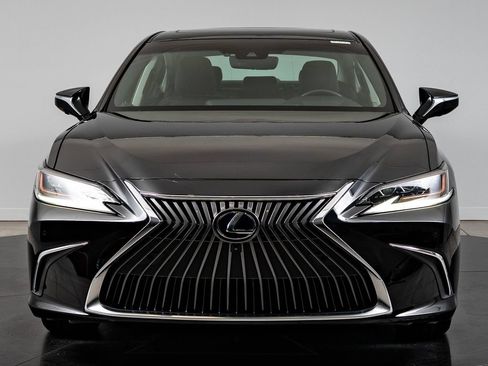 Certified 2020 Lexus ES 300h Ultra Luxury w/ Accessory Package FWD image 2