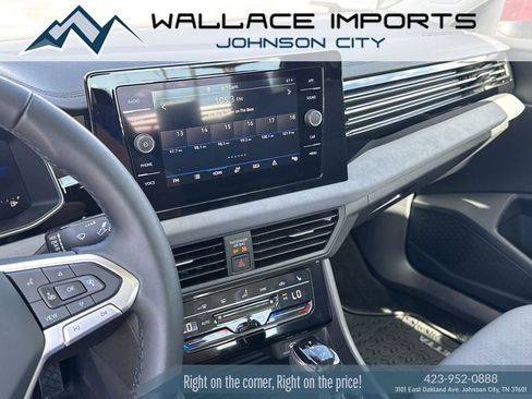 Certified 2025 Volkswagen Jetta SE FWD image 23