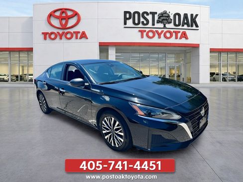 Used 2025 Nissan Altima 2.5 SV FWD image 8
