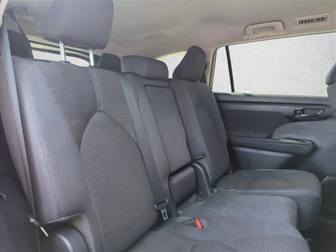 Used 2020 Toyota Highlander L image 22