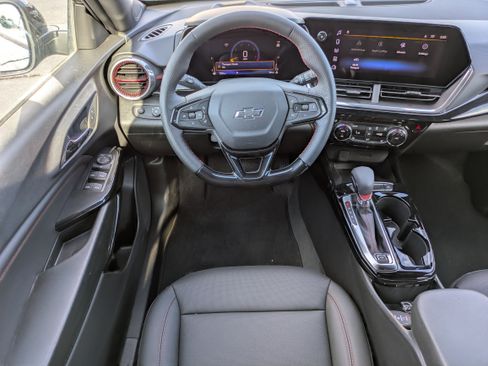 New 2025 Chevrolet Trax RS w/ Sunroof Package image 4