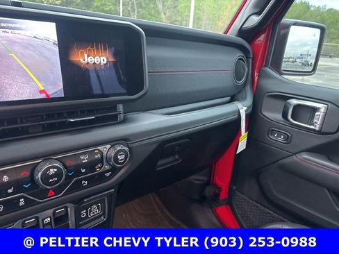 Used 2025 Jeep Wrangler Unlimited Rubicon image 15