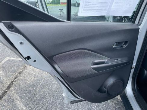 Used 2020 Nissan Kicks SV FWD image 11