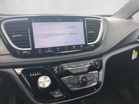 New 2027 Chrysler Pacifica Select FWD image 12