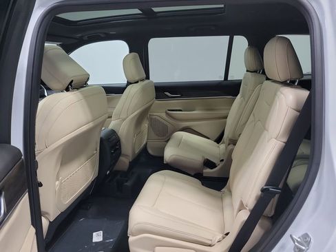 New 2025 Jeep Grand Cherokee L Limited image 9