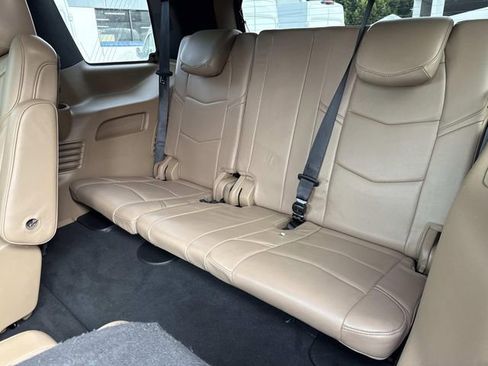 Used 2018 Cadillac Escalade Platinum image 16