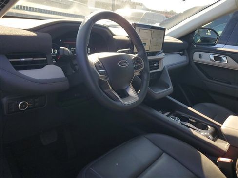 Used 2025 Ford Explorer Active w/ Active Comfort Package image 10
