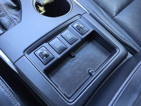 Used 2015 Toyota Camry XLE image 19