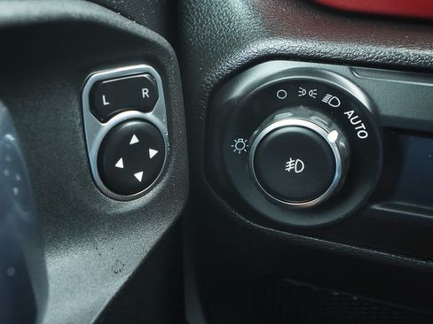 Used 2023 Jeep Wrangler Unlimited Rubicon AWD/4WD image 12