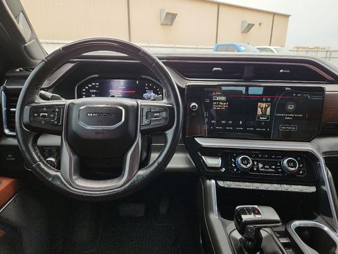 Used 2023 GMC Sierra 1500 Denali Ultimate AWD/4WD image 10