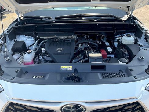 Used 2023 Toyota Highlander LE FWD image 30