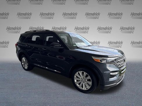 Used 2022 Ford Explorer Limited w/ Equipment Group 301A AWD/4WD image 2