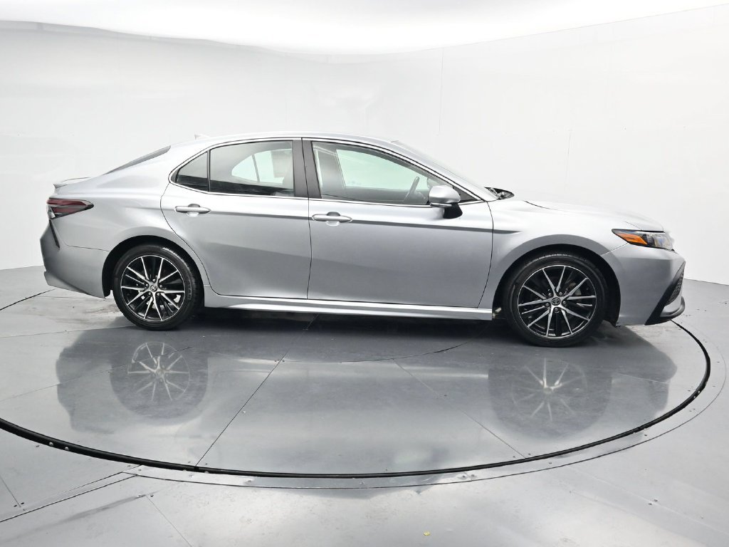 Used 2024 Toyota Camry SE FWD image 9