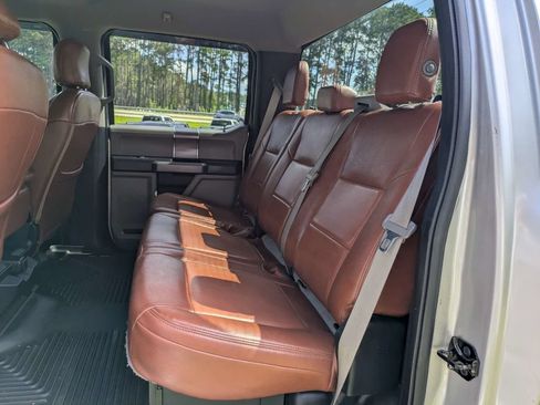 Used 2017 Ford F250 XLT w/ XLT Premium Package AWD/4WD image 13